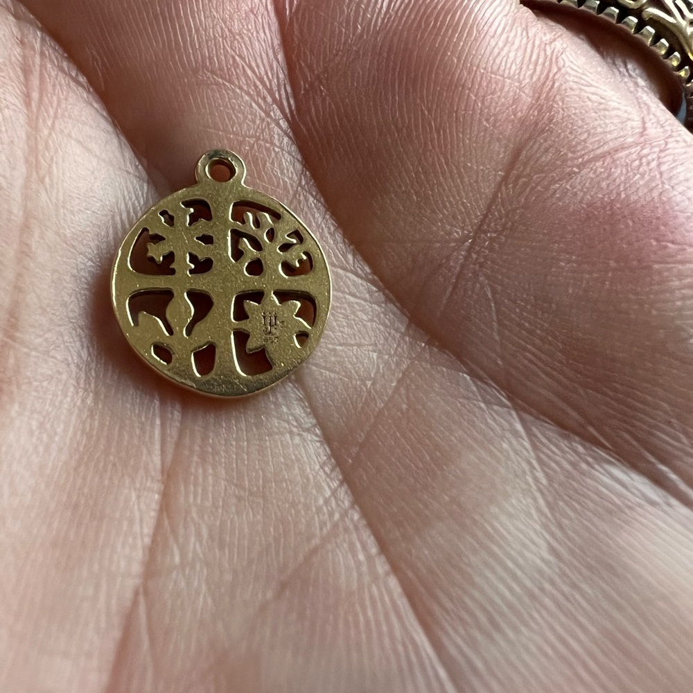 James Avery 14k gold retired seasons charm - Picture 2 of 2